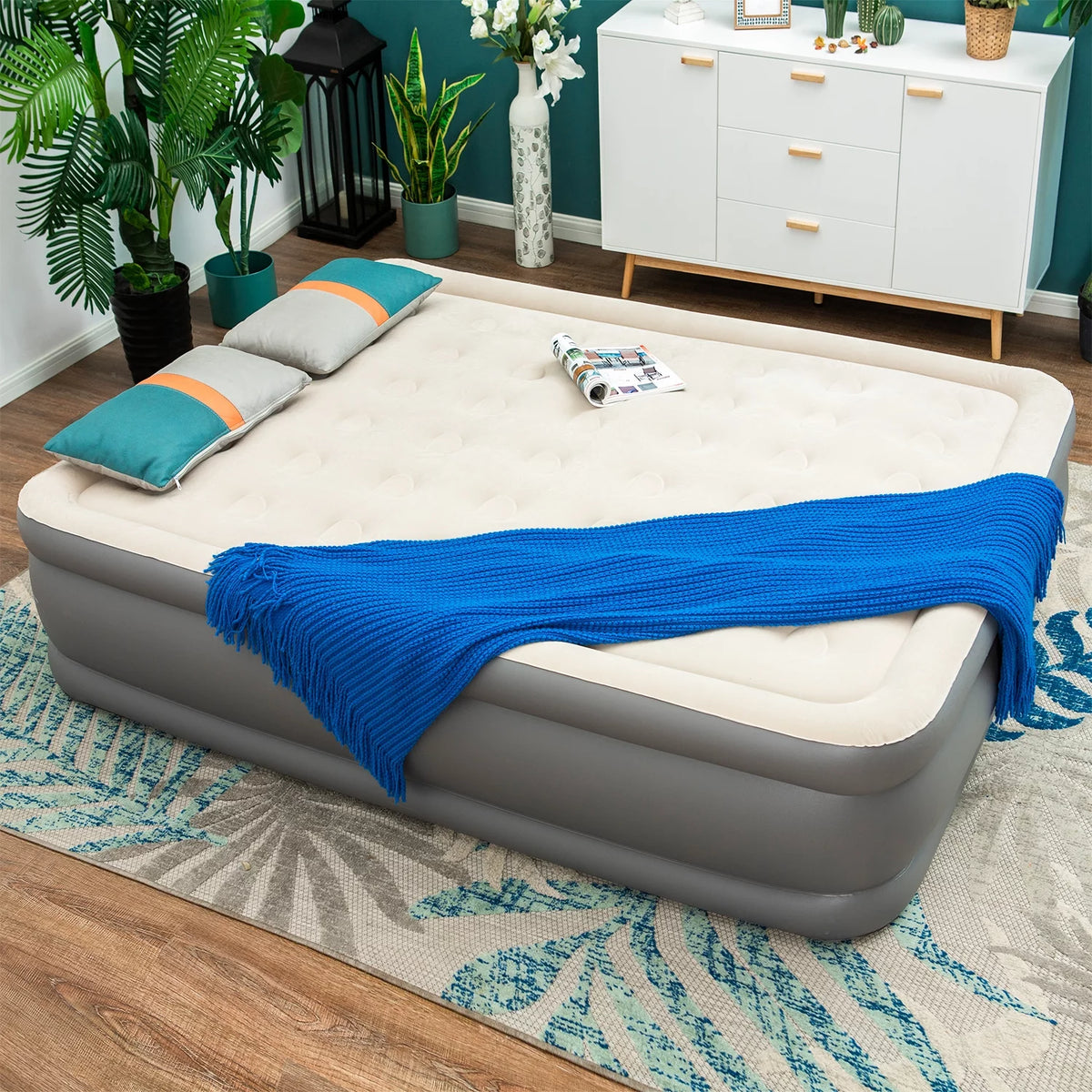 Queen Size Air Mattress with Built-in Pump U483028