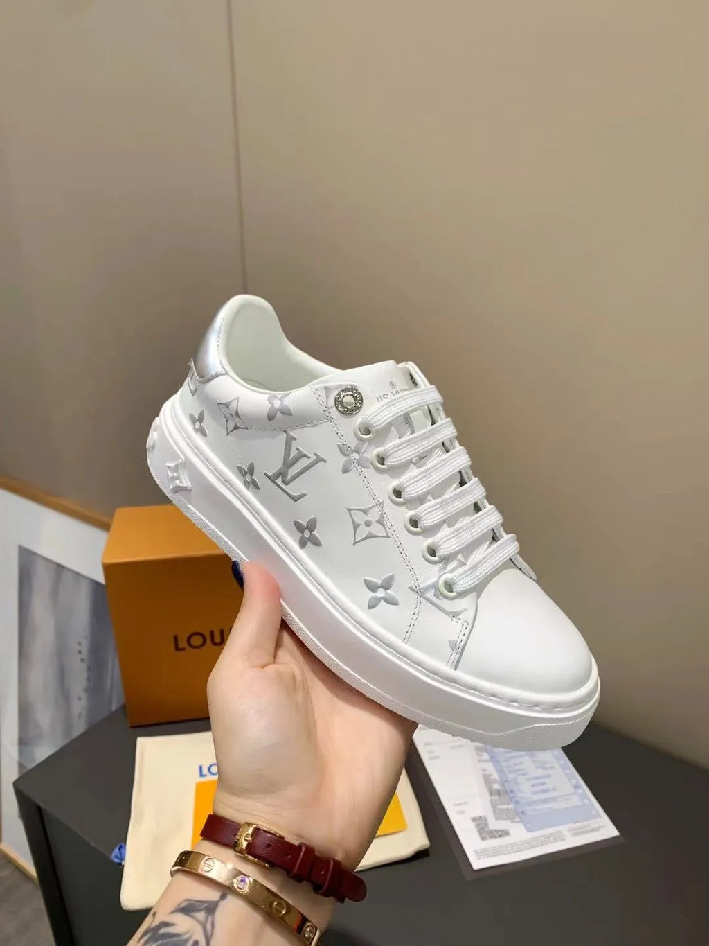 White Sneaker Z5570