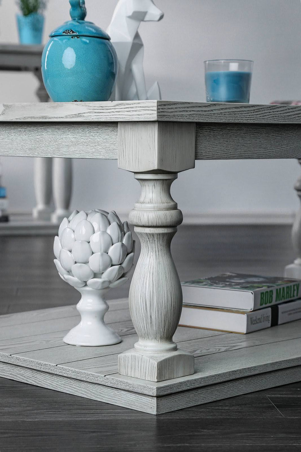 Rustic Coffee Table in Antique White K45947