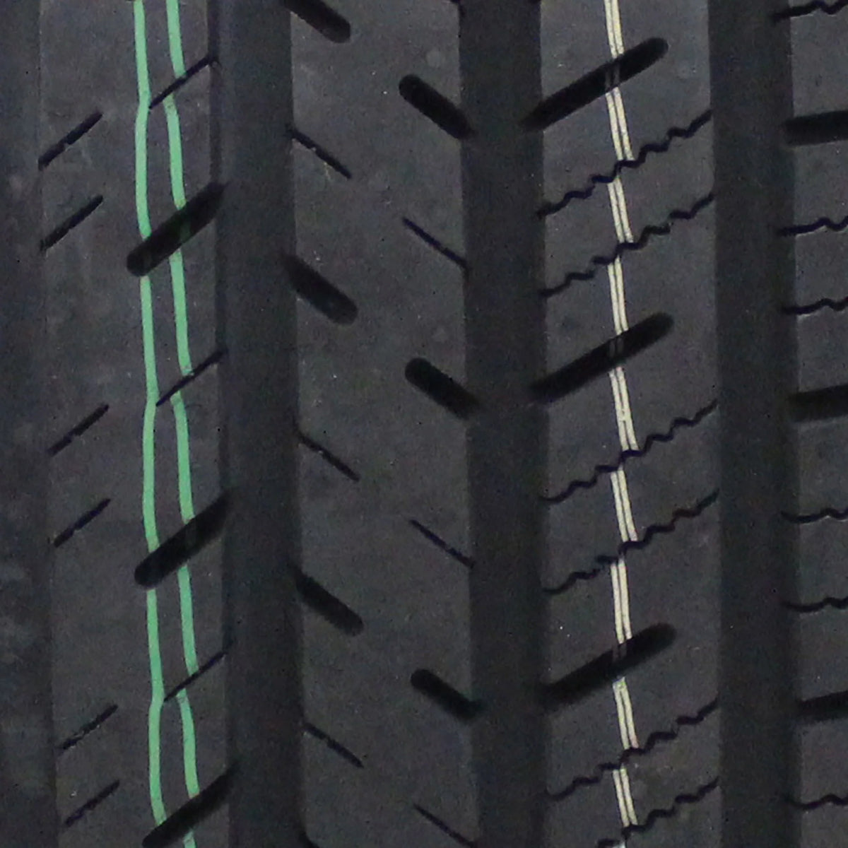 235/55R17 99 W Tire L81801
