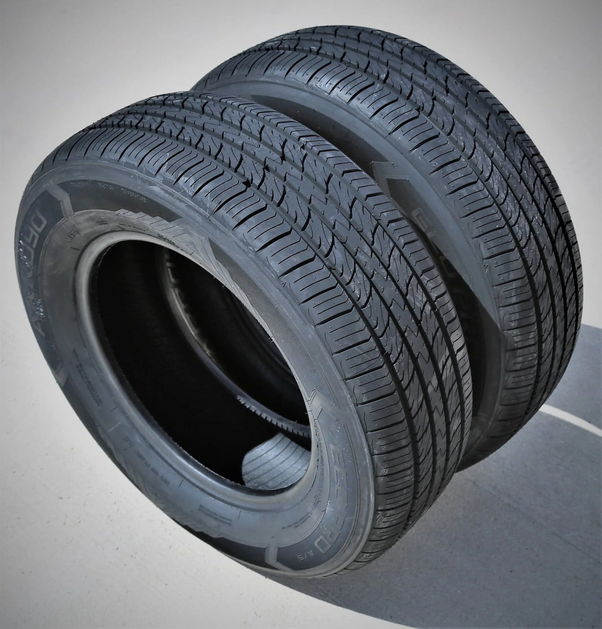 205/70R16 97H All Season Tire Q32662