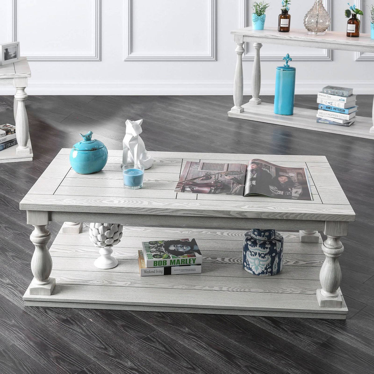 Rustic Coffee Table in Antique White K45947