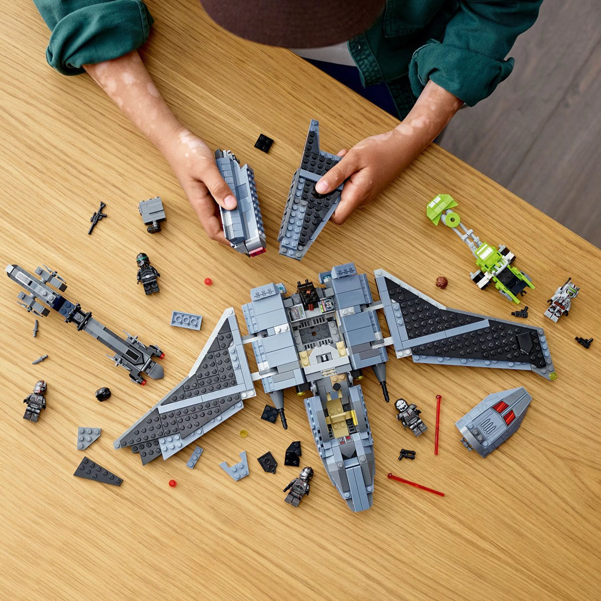 LEGO Star Wars Attack Shuttle Building Toy Set (969 Pieces) B439158