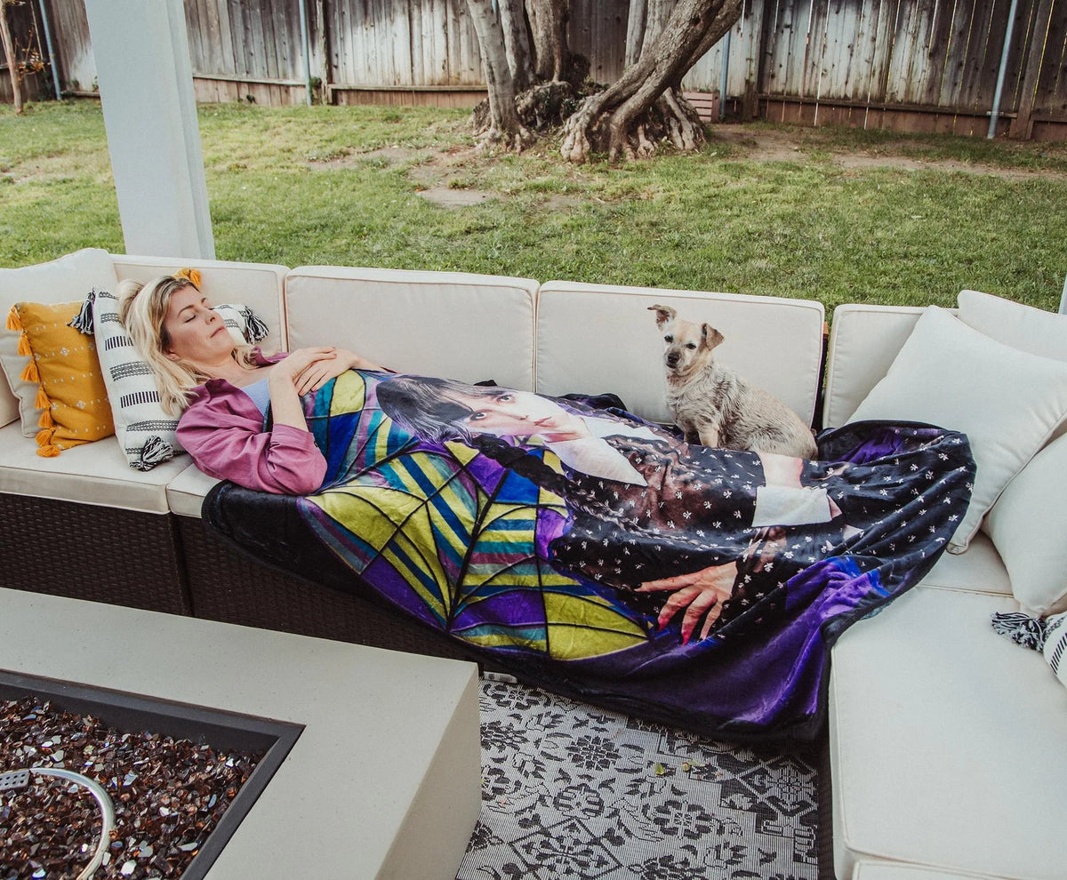 Wednesday Raschel Throw Blanket 45 x 60 Inches V443