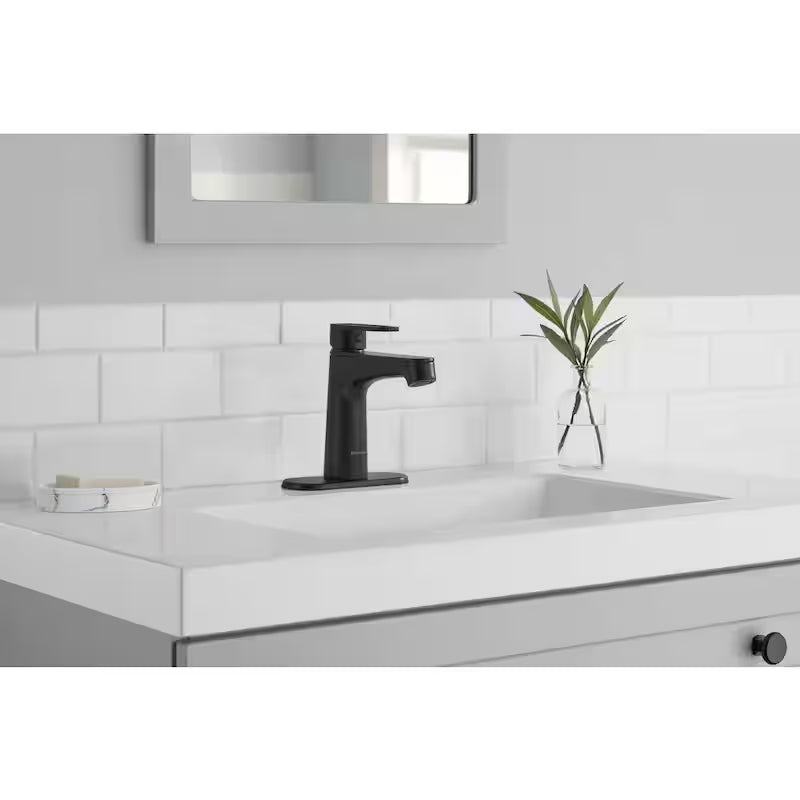 Single Hole Single-Handle Bathroom Faucet in Matte Black C226306